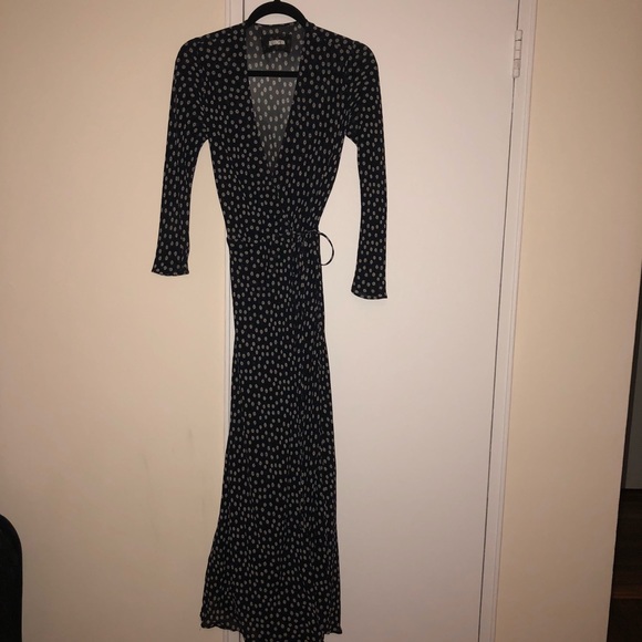 Reformation Tessa dress.Would also trade this dress for the same one in size M. - Picture 7 of 7
